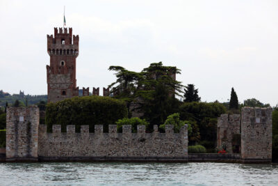 Amazing photo of the medieval architecture of Castello Scagliero di Lazise, Italy taken by Photographer Scott Allen Wilson.