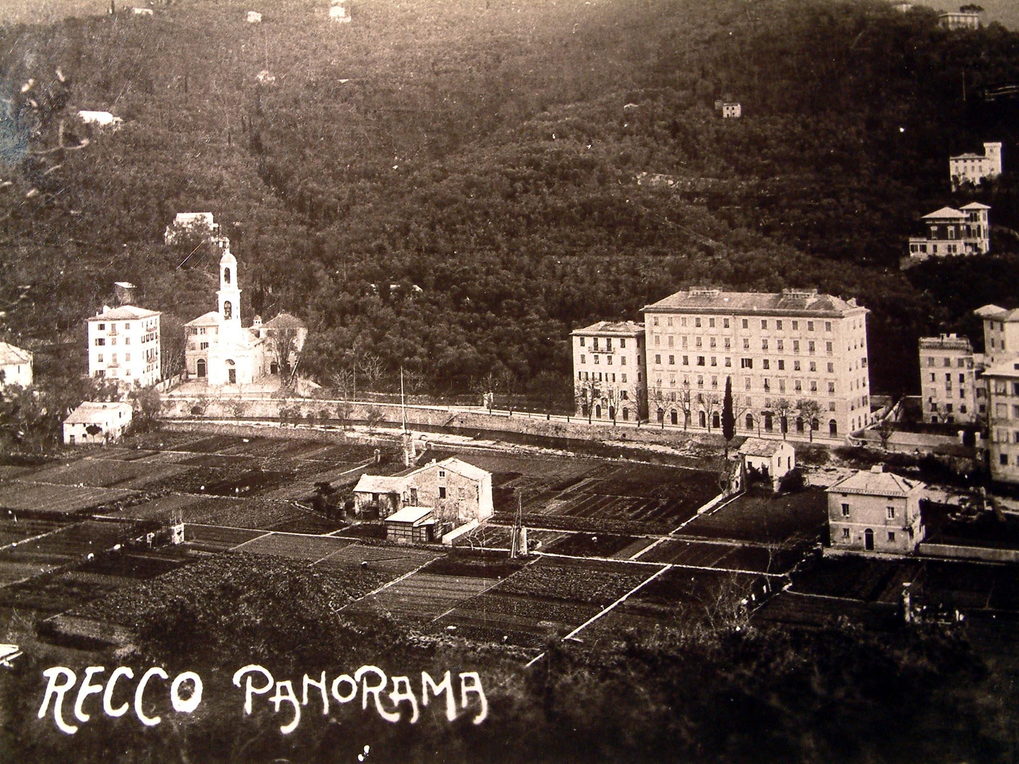 Il Santuario all'inizio del XX sec. visto dalla collina di Megli