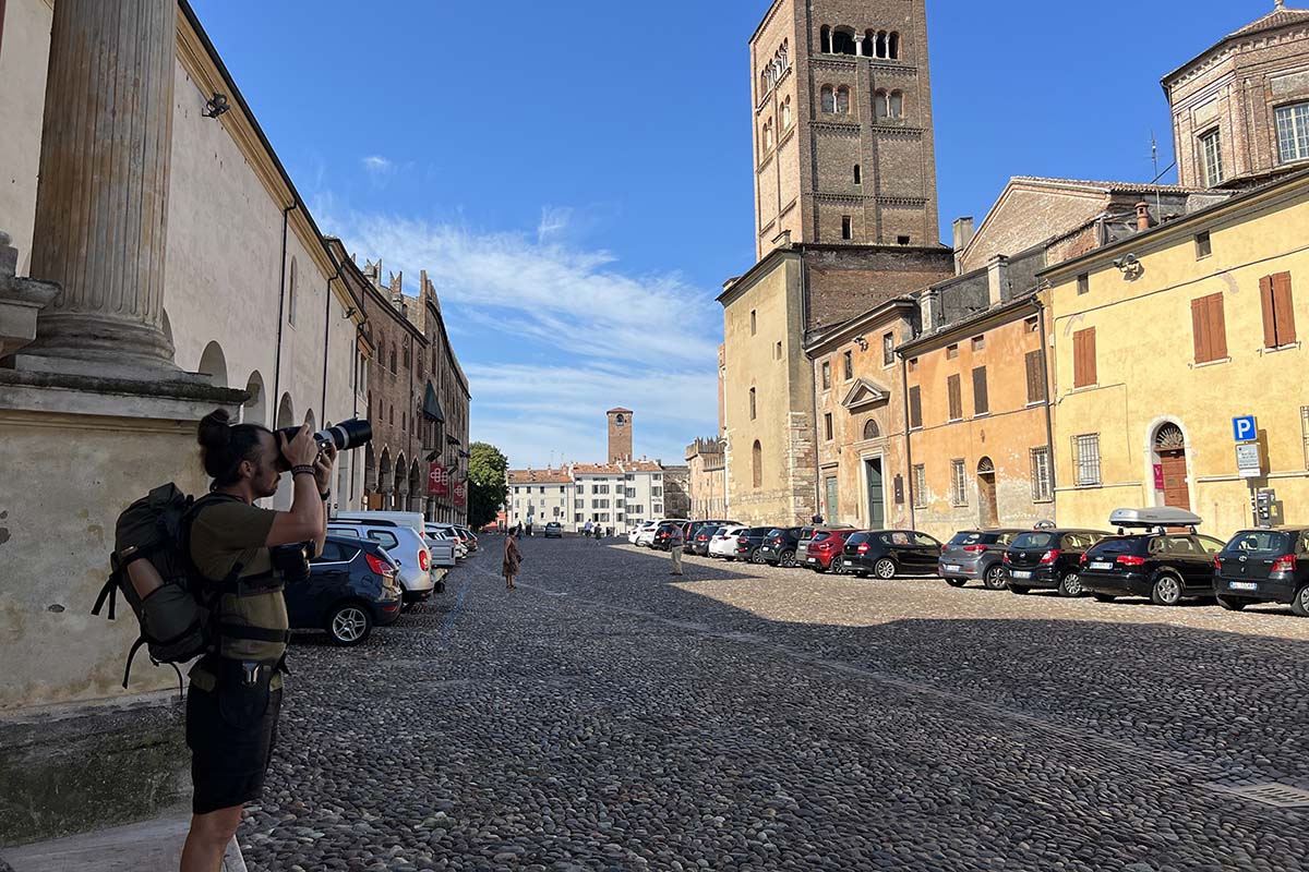 Scott Allen Wilson photographing in Mantova